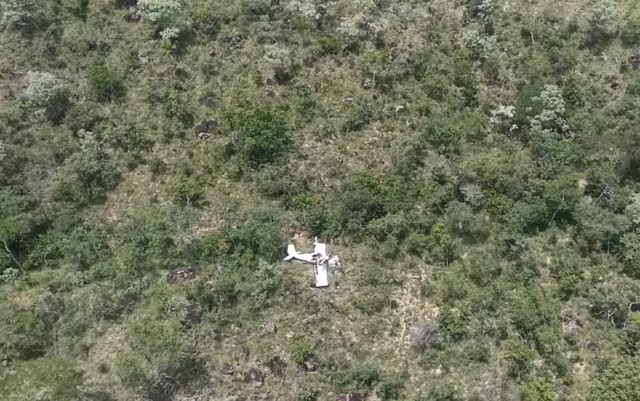 Avião cai e deixa três pessoas mortas em Barreiras, na Bahia