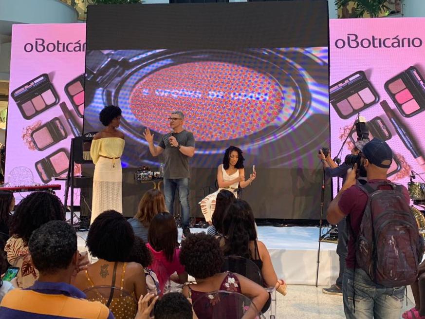 Maquiador do Boticário, Sadi Consati participa do encerramento do Barra Fashion 2019 