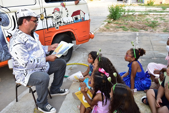 Professor leva projeto itinerante de educação e show de forró para instituições beneficentes em Salvador 