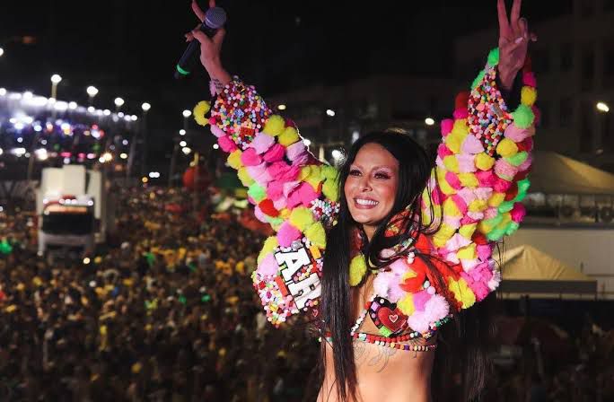 Alinne Rosa lança sua aposta para o Carnaval 2024; ouça ‘Corpo Elétrico’