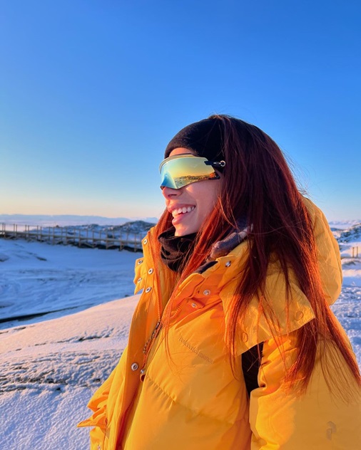 Anitta abre álbum de fotos de viagem solo pela Escócia e Groelândia: ‘conectar comigo mesma e com a natureza’