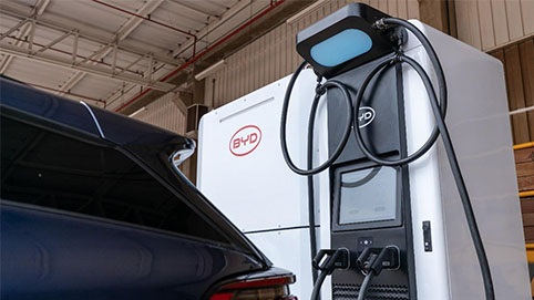 BYD anuncia nova linha de carregadores e aplicativo para clientes de carros elétricos