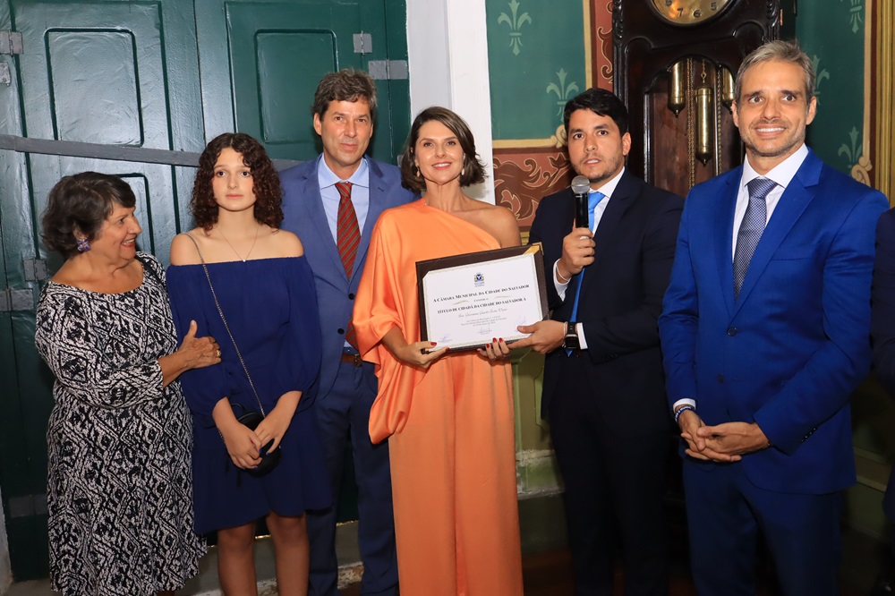 Secretária Giovanna Victer recebe título de cidadã soteropolitana