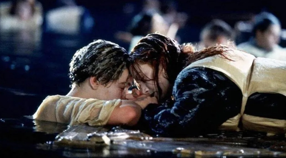 Porta que salvou Rose em ‘Titanic’ é leiloada por R$3,5 mi