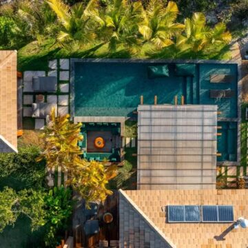 Casa de praia ‘estilo resort’ na Bahia é destaque em publicação nacional de arquitetura; veja fotos