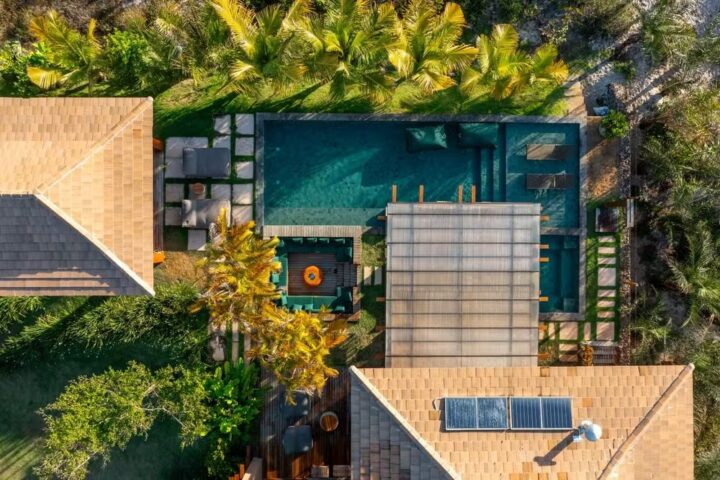 Casa de praia ‘estilo resort’ na Bahia é destaque em publicação nacional de arquitetura; veja fotos