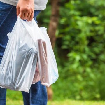 Salvador proíbe oferta de sacolas plásticas em estabelecimentos comerciais