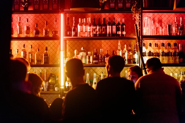 Número de bares e restaurantes operando em prejuízo atinge o maior índice desde março de 2023