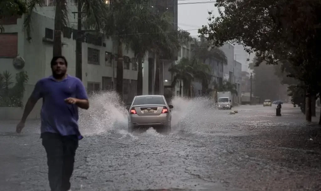 Em estado de alerta máximo, Salvador deve ter mais chuvas nesta terça-feira (9)