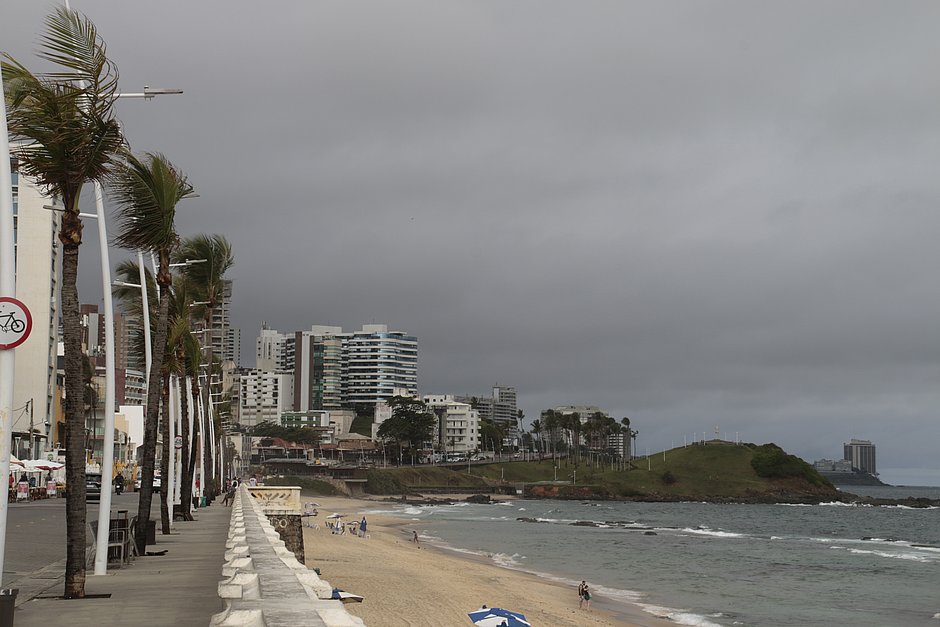 Em uma semana, chove mais do que o previsto para abril em Salvador