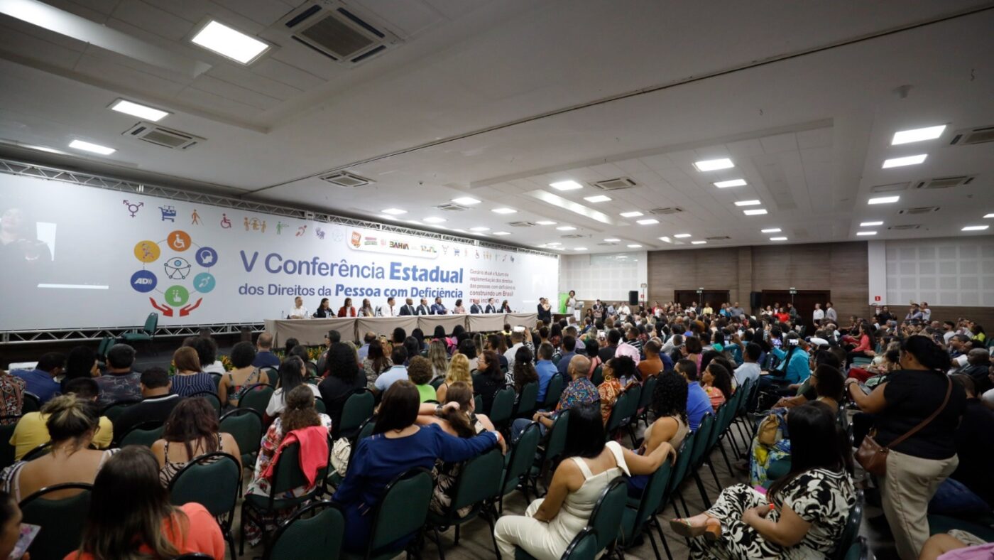Governo da Bahia amplia diálogo sobre direitos das pessoas com deficiência durante conferência em Salvador