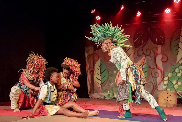 Espetáculo infantojuvenil ‘Dandara na Terra dos Palmares’ faz curta temporada na Sala do Coro do TCA
