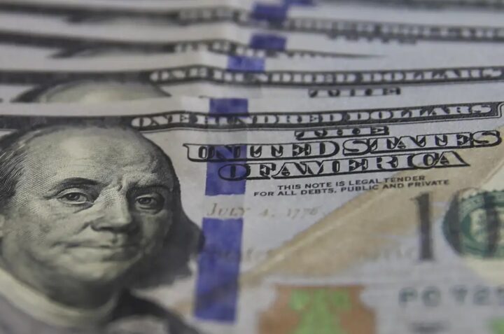 Dólar sobe para R$ 5,05 e atinge maior valor em quase seis meses