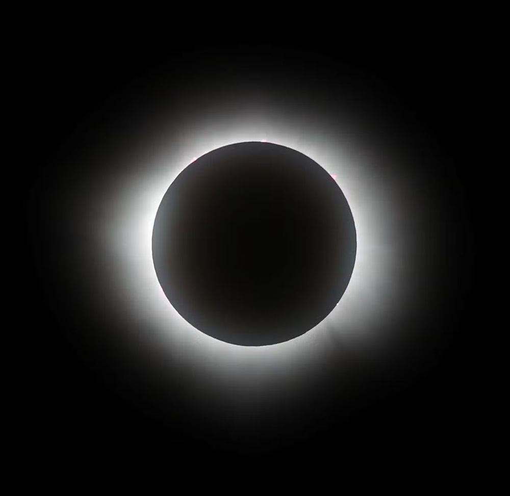 Eclipse solar total foi visto no México, EUA e Canadá nesta segunda (8); veja imagens