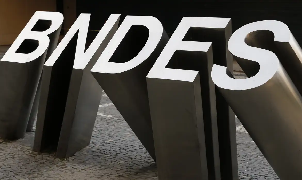 BNDES terá concurso público com 150 vagas imediatas; salário inicial será de R$ 20,9 mil