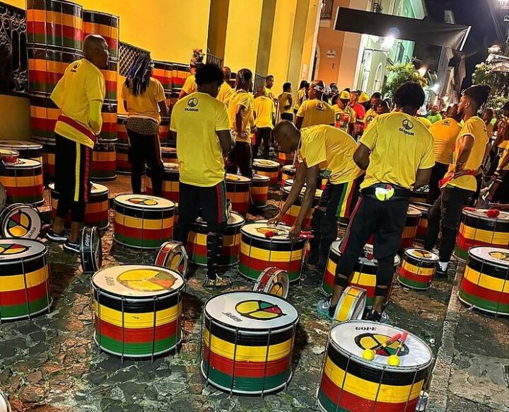 Olodum celebra 45 anos de história com 120 percussionistas no Pelourinho; veja homenagens ao grupo