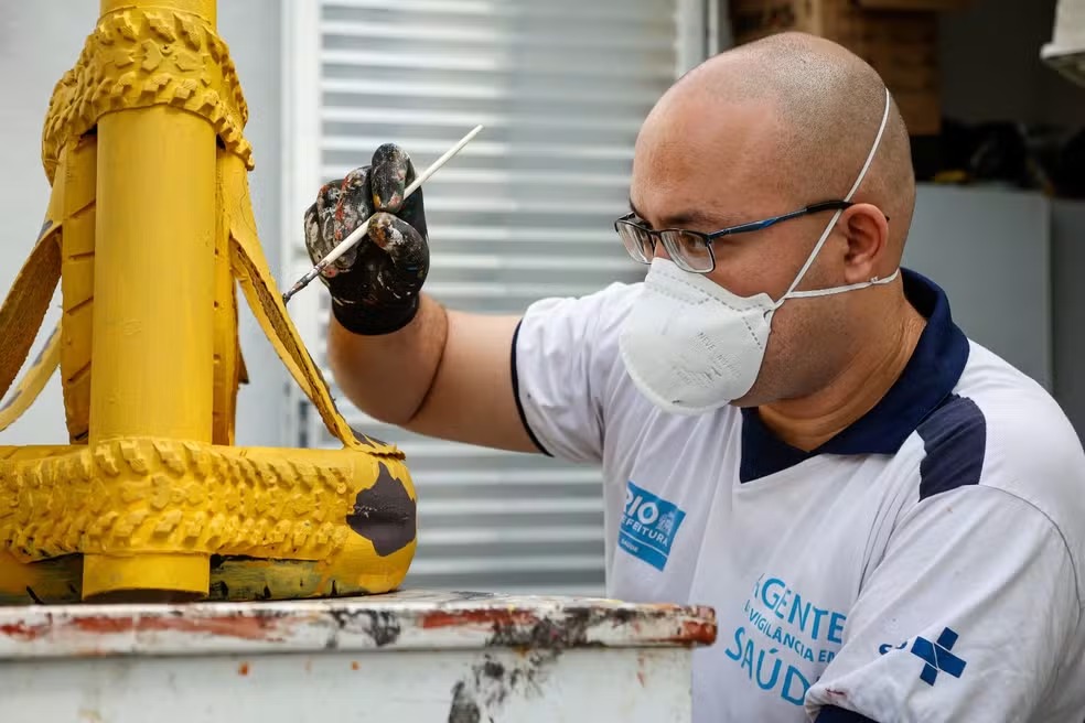 Projeto transforma pneus em artesanato e previne dengue no Rio de Janeiro