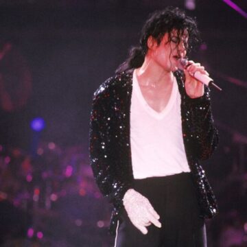 Jaqueta usada por Michael Jackson em ‘Billie Jean’ será leiloada
