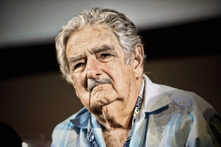 Ex-presidente uruguaio José Mujica anuncia que foi diagnosticado com tumor no esôfago