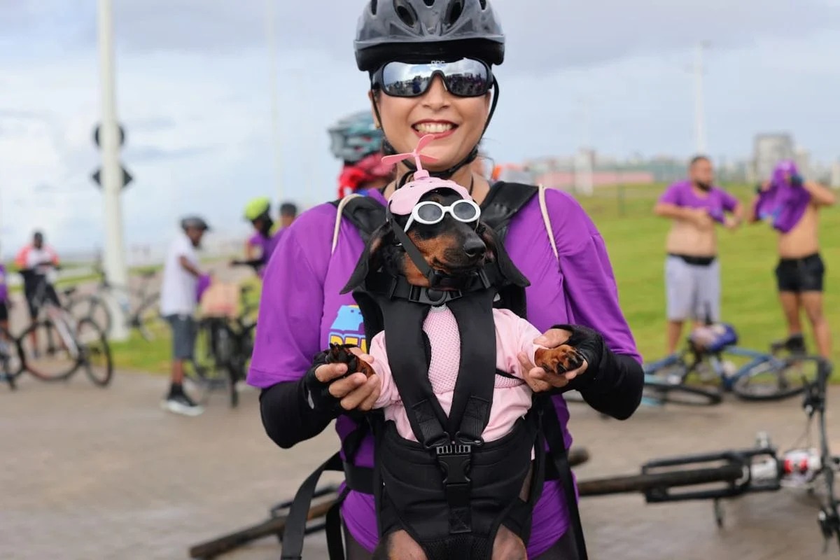 Com 17 km de percurso, Pedal da Cidade reúne pets e mais de mil pessoas na Orla de Salvador