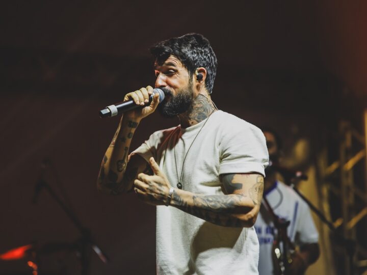 Pedro Pondé convida o público para sextar na Casa Rosa