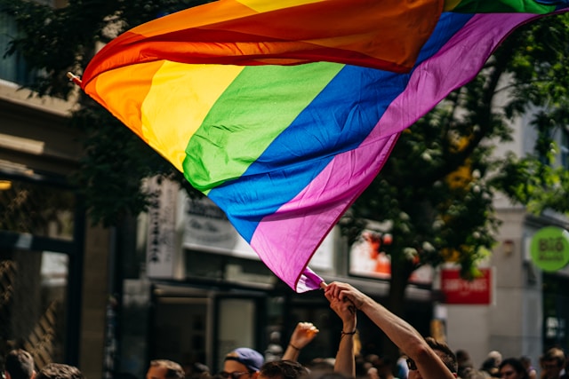 Grupo de trabalho vai enfrentar discriminação contra pessoas LGBTQIA+ nas redes sociais