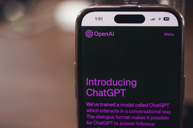 Apple negocia com OpenAI para ter recursos de IA generativa no iPhone