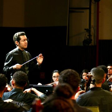 NEOJIBA promove concerto em homenagem a maestro venezuelano; Ingressos são trocados por alimentos para serem doados ao RS