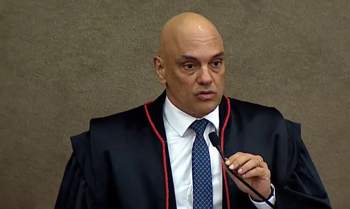 Alexandre de Moraes suspende resolução do CFM que proíbe assistolia fetal