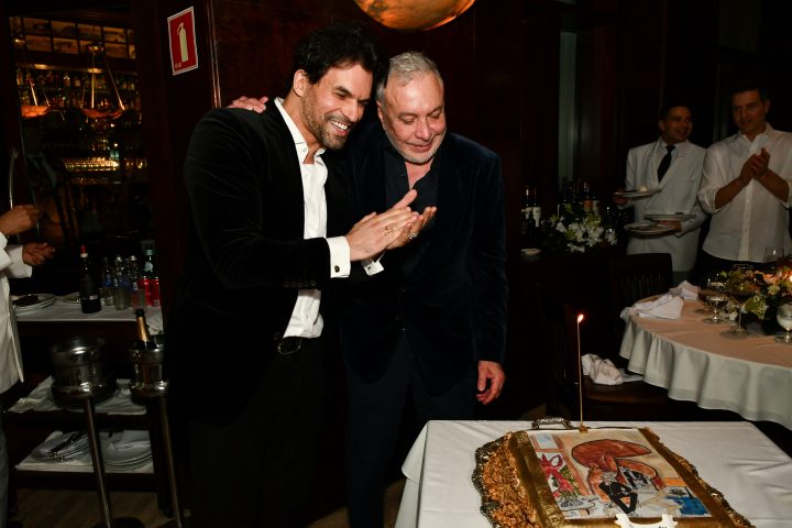 Murilo Lomas organiza jantar de aniversário para marido, Sig Bergamin. Veja fotos