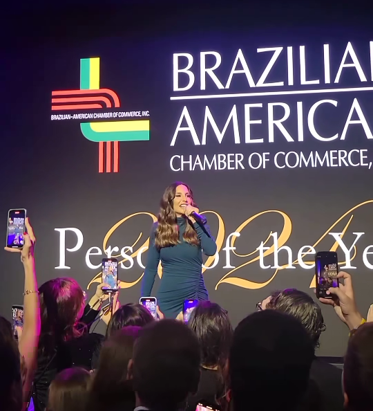 Ivete Sangalo se apresenta em Nova York após cancelamento de turnê; veja vídeos