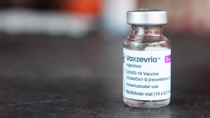 AstraZeneca encerra fabricação e distribuição de vacina contra a Covid; entenda