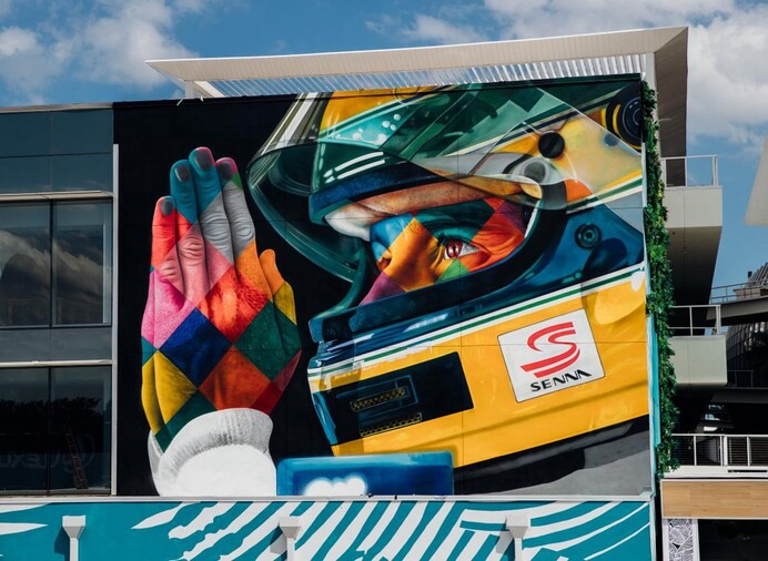 Eduardo Kobra inaugura mural em homenagem a Ayrton Senna no Autódromo de Miami: “Vencedor dentro e fora das pistas”