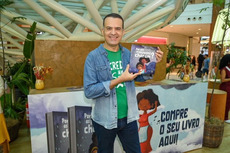 Giro de fotos: jornalista e escritor Ricardo Ishmael lança livro infantojuvenil no Salvador Shopping