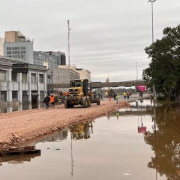 ‘Corredor humanitário’: acesso provisório a Porto Alegre é construído para chegada de ajuda a atingidos pelas enchentes