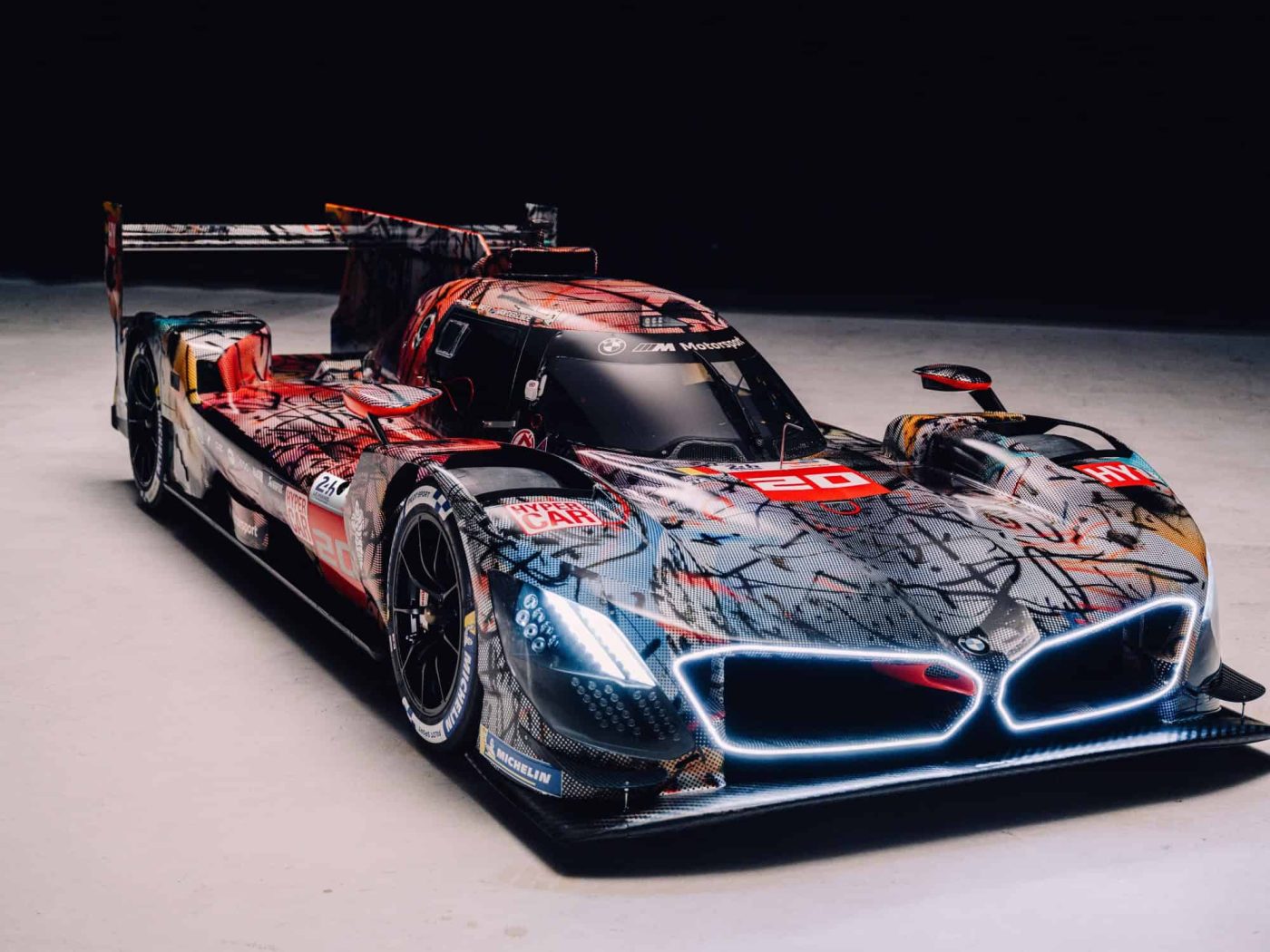 BMW estampada com obra de arte pode vencer as 24 Horas de Le Mans