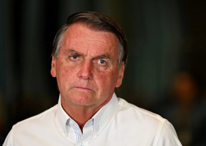 Bolsonaro será transferido para São Paulo após desconforto abdominal