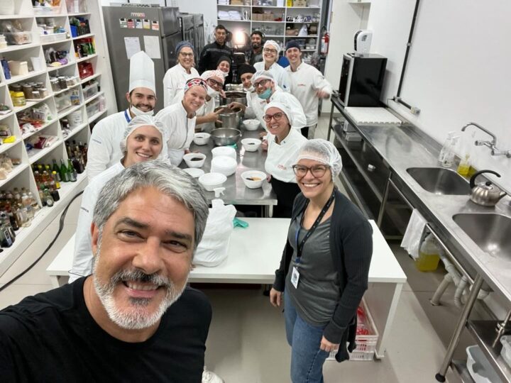 No Rio Grande do Sul, William Bonner posta fotos em abrigos