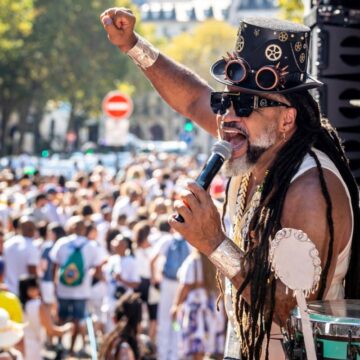 Carlinhos Brown faz show gratuito na Avenida Paulista em maio