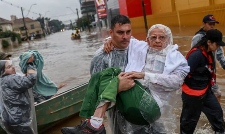 Com retorno de chuva forte no RS, população deve buscar áreas seguras