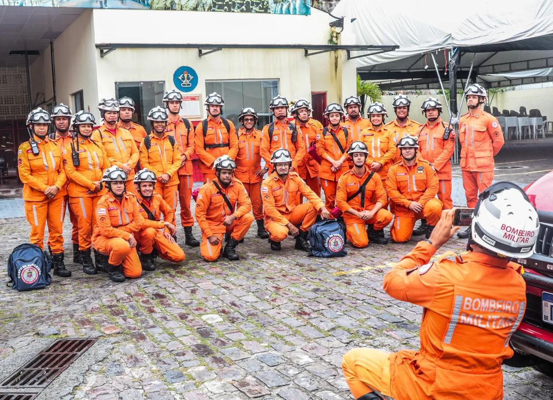 Bombeiros baianos completam uma semana no RS e já resgataram 212 pessoas