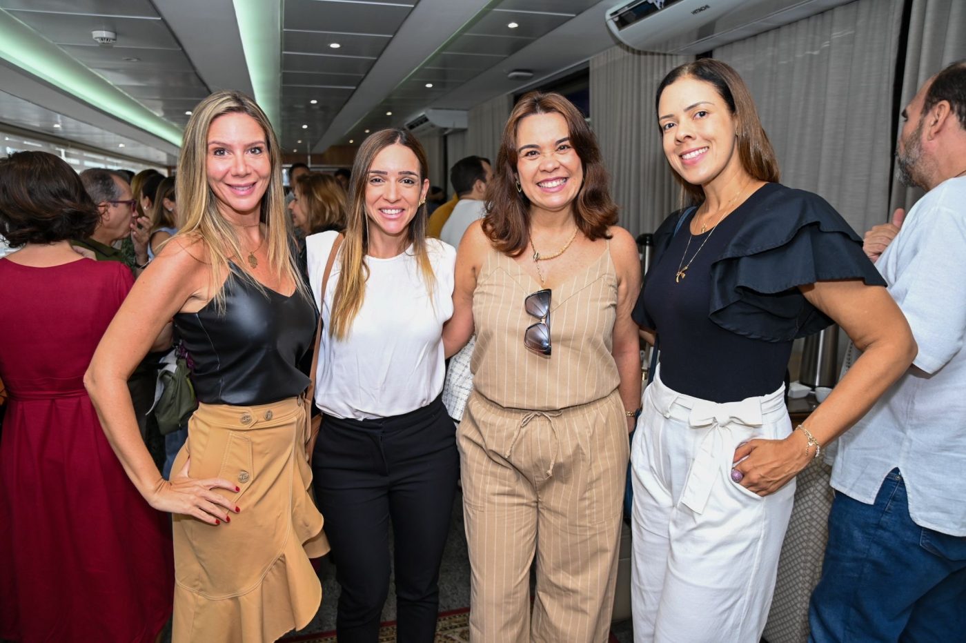 Karina Braga, Paula Riserio, Adriana Lorenzo e Luciana Rebello