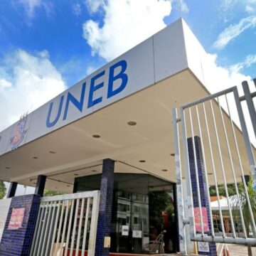 Uneb abre processo seletivo para professores; Salários são de até R$ 4 mil