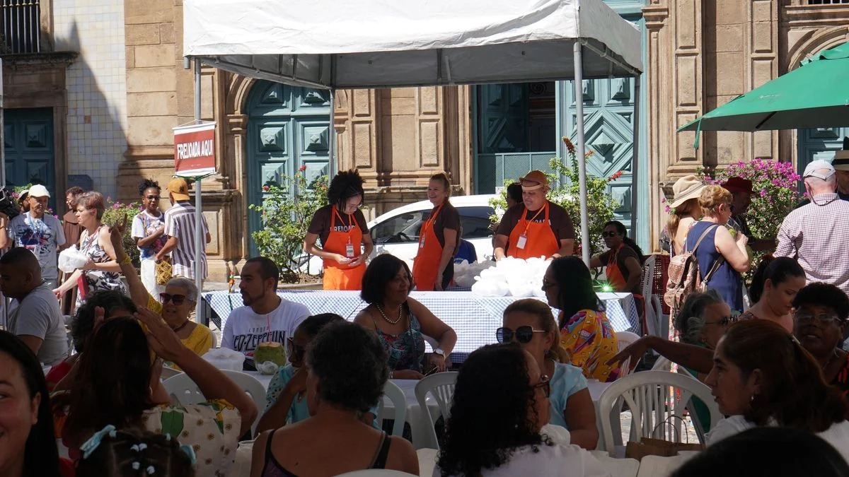 Freis da Igreja de São Francisco promovem feijoada beneficente no Centro Histórico de Salvador