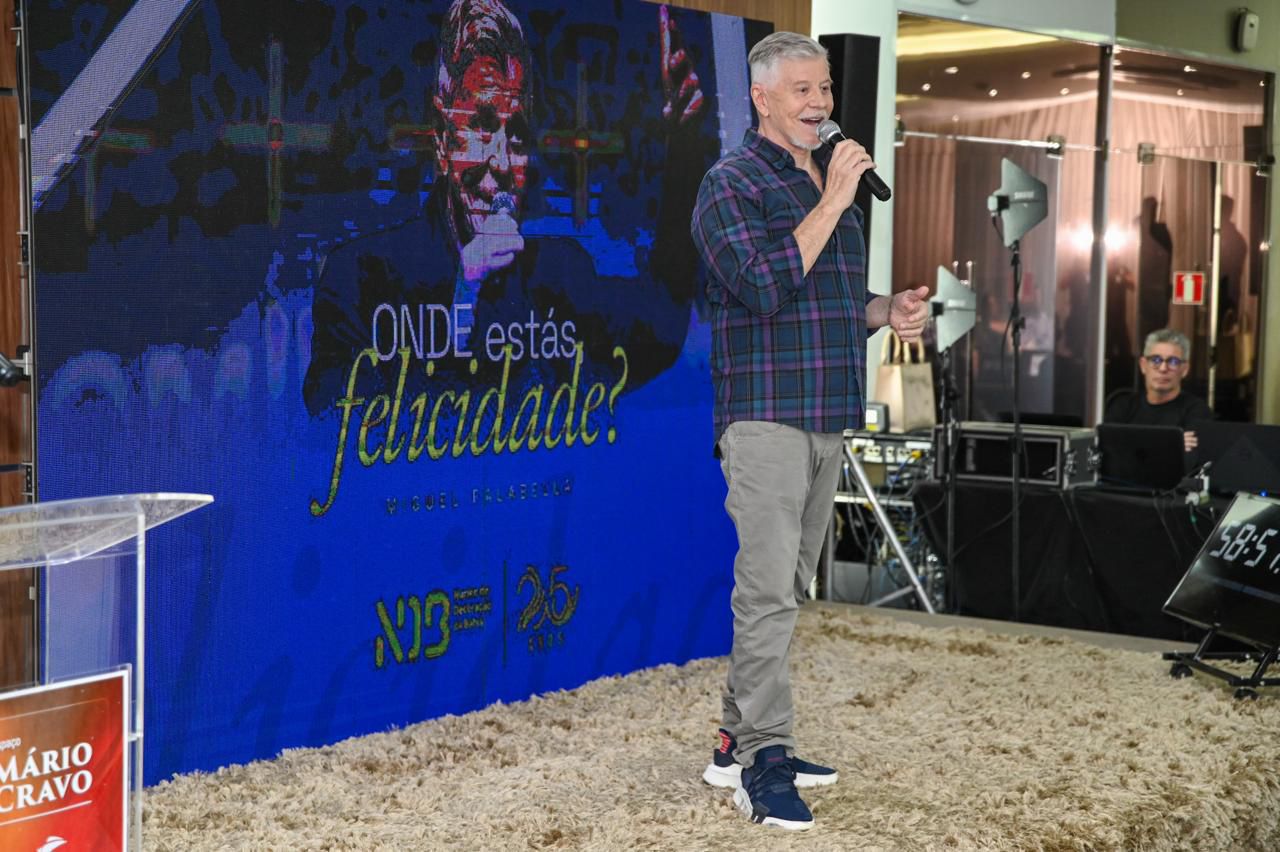 Giro de fotos: Núcleo de Decoração da Bahia promove palestra com Miguel Falabella em Salvador