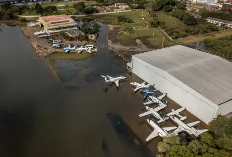 Base Aérea de Canoas recebe primeiro voo remanejado do Aeroporto de Porto Alegre