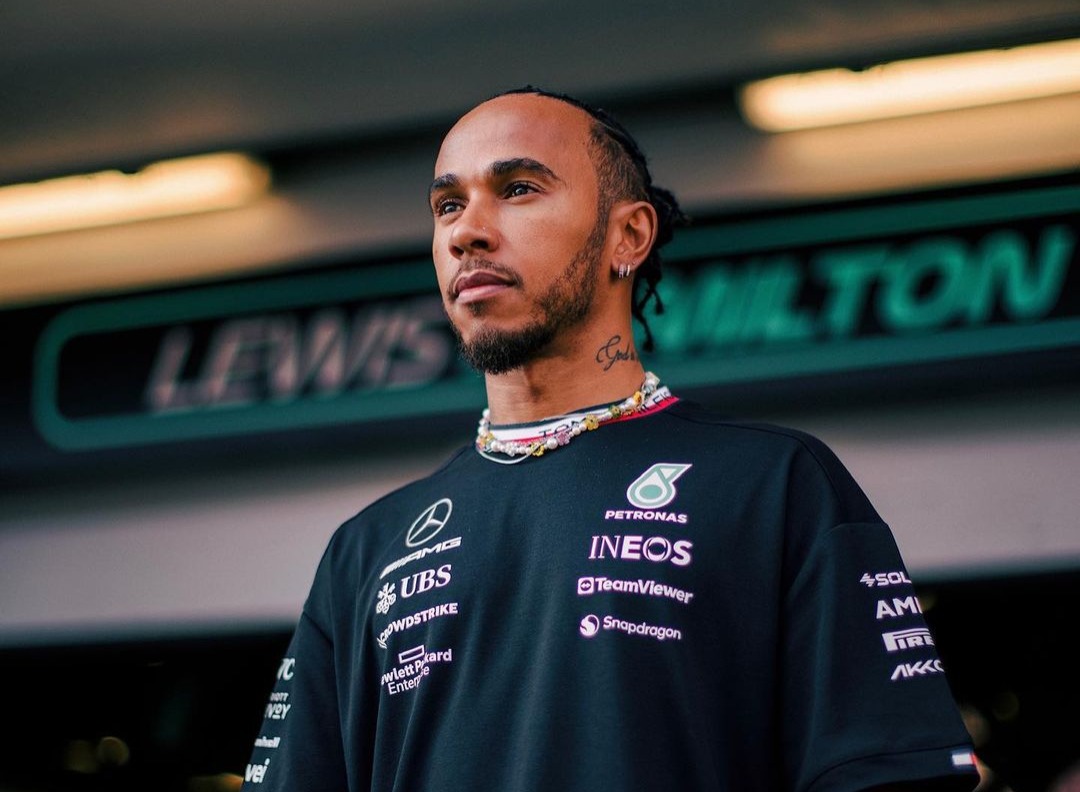 Lewis Hamilton pede doações para o RS: ‘Meu coração está com todos os impactados’