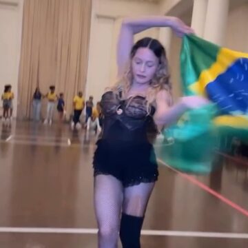 Madonna dança com a bandeira do Brasil horas antes de show: ‘Vocês estão prontos?’