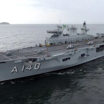 Marinha envia maior navio da frota para ajudar vítimas da chuva no RS
