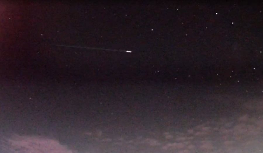 Chuva de meteoros do cometa Halley é avistada no Brasil; veja vídeo